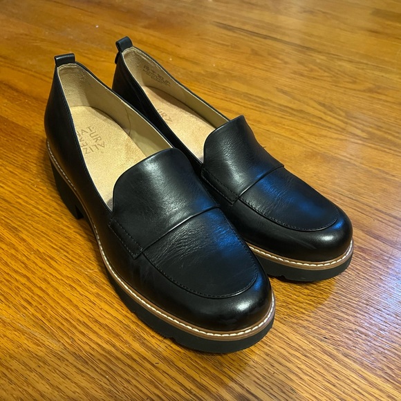 Naturalizer Darry lug sole loafer 9.5 basically brand new - Picture 2 of 4